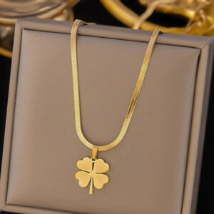 Elegant Clover Necklace Pendant