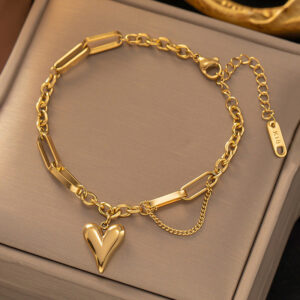 Gold plated anti tarnish heart themed charm bracelet
