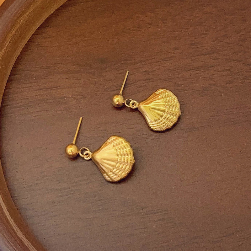 Elegant Shell Drop Earrings - Image 3