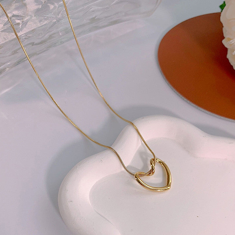 Minimalist Heart Pendant Necklace - Image 4